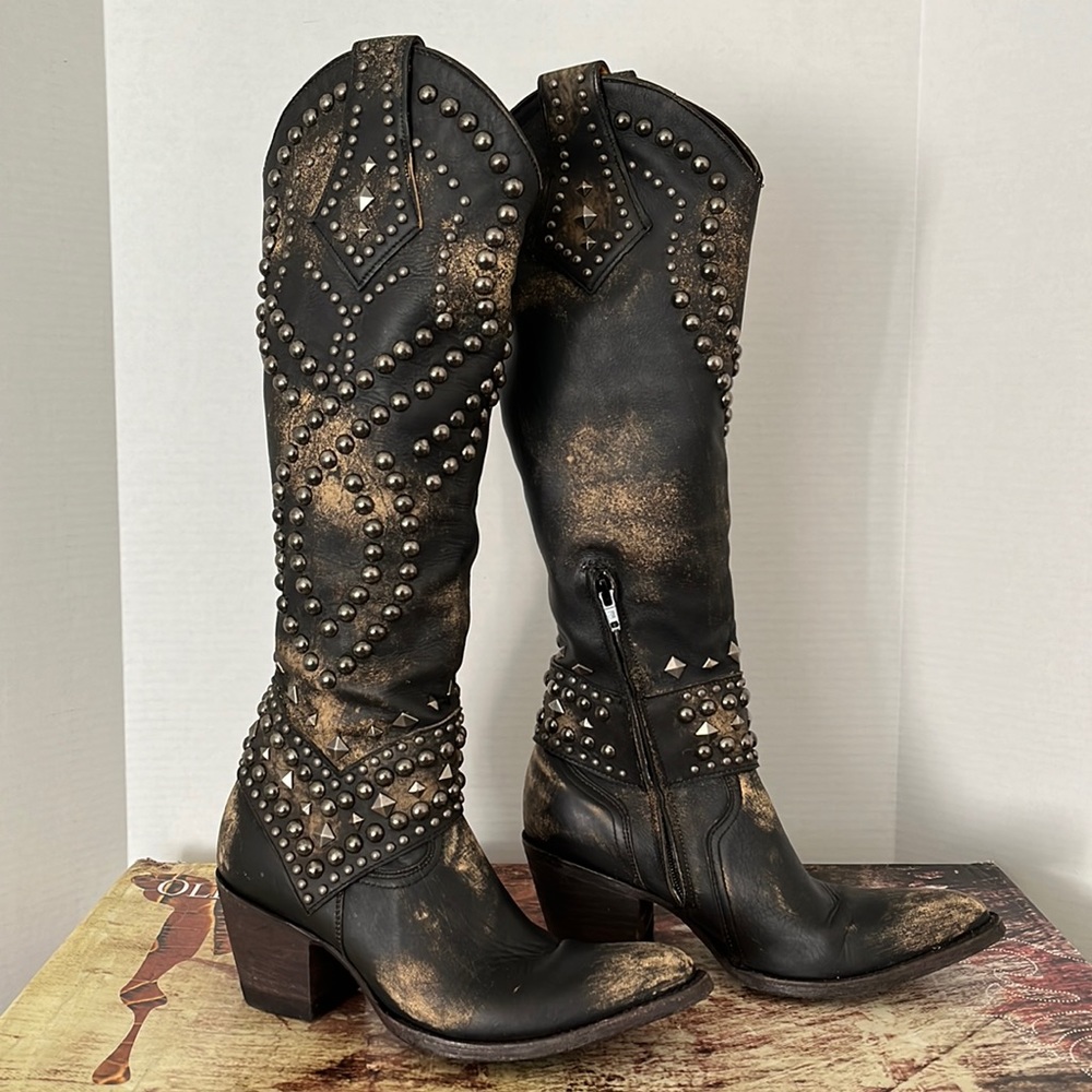 Old Gringo Belinda boot size 6.5, slightly worn. No stains, smells or odors.